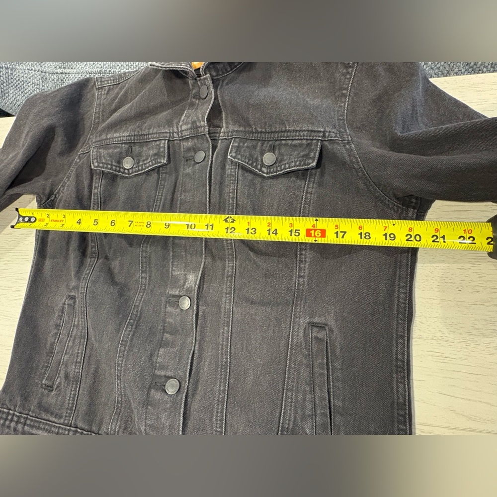 Universal Thread Black Denim Jacket with Bold Lip Design - Picture 4 of 10